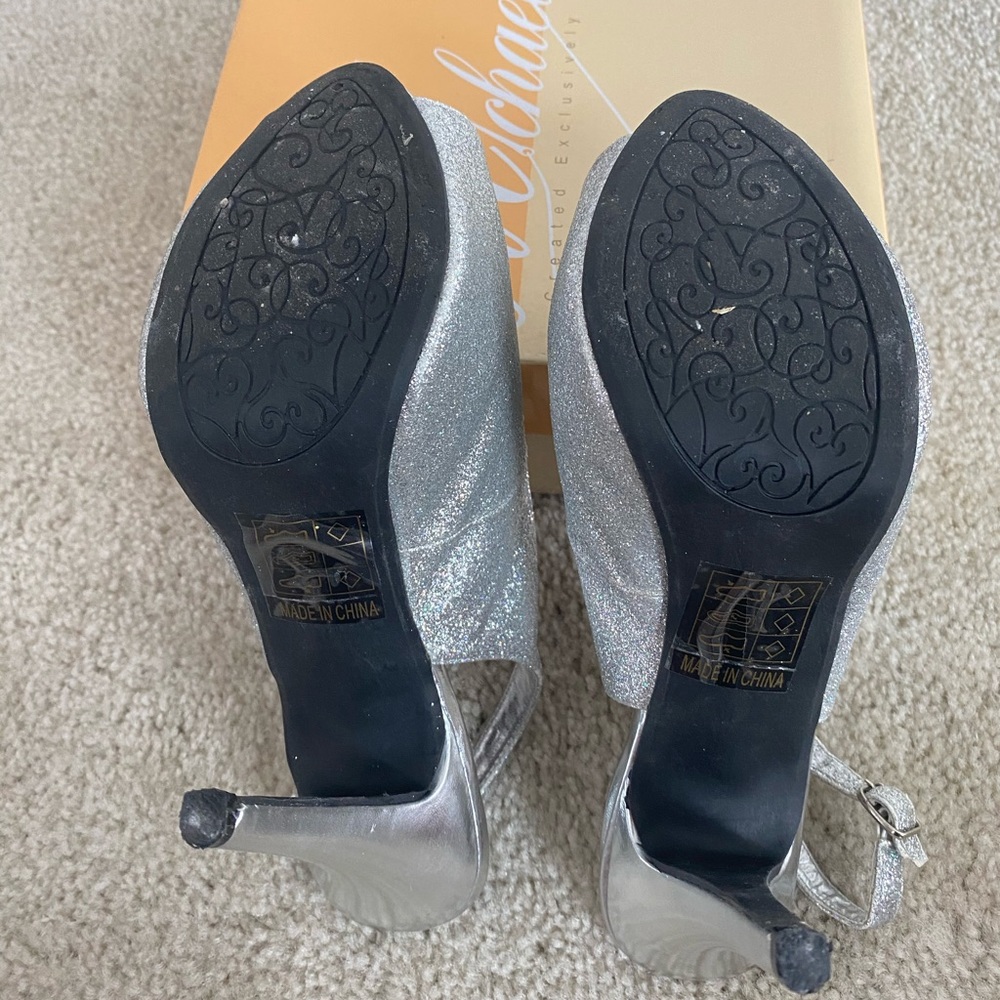 Heels - Picture 4 of 4